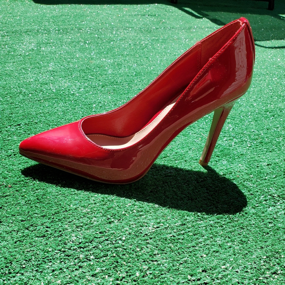 Spicy hot patten leather pumps!
